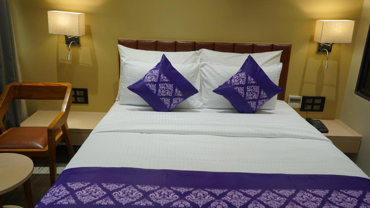 Purple Beds By Vits Dwarkesh, Surat Hotell Salabatpura Eksteriør bilde