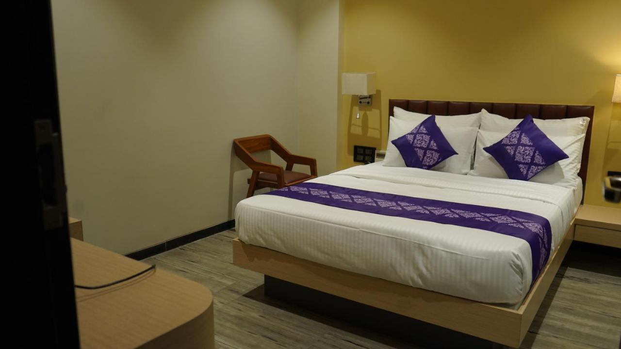 Purple Beds By Vits Dwarkesh, Surat Hotell Salabatpura Eksteriør bilde