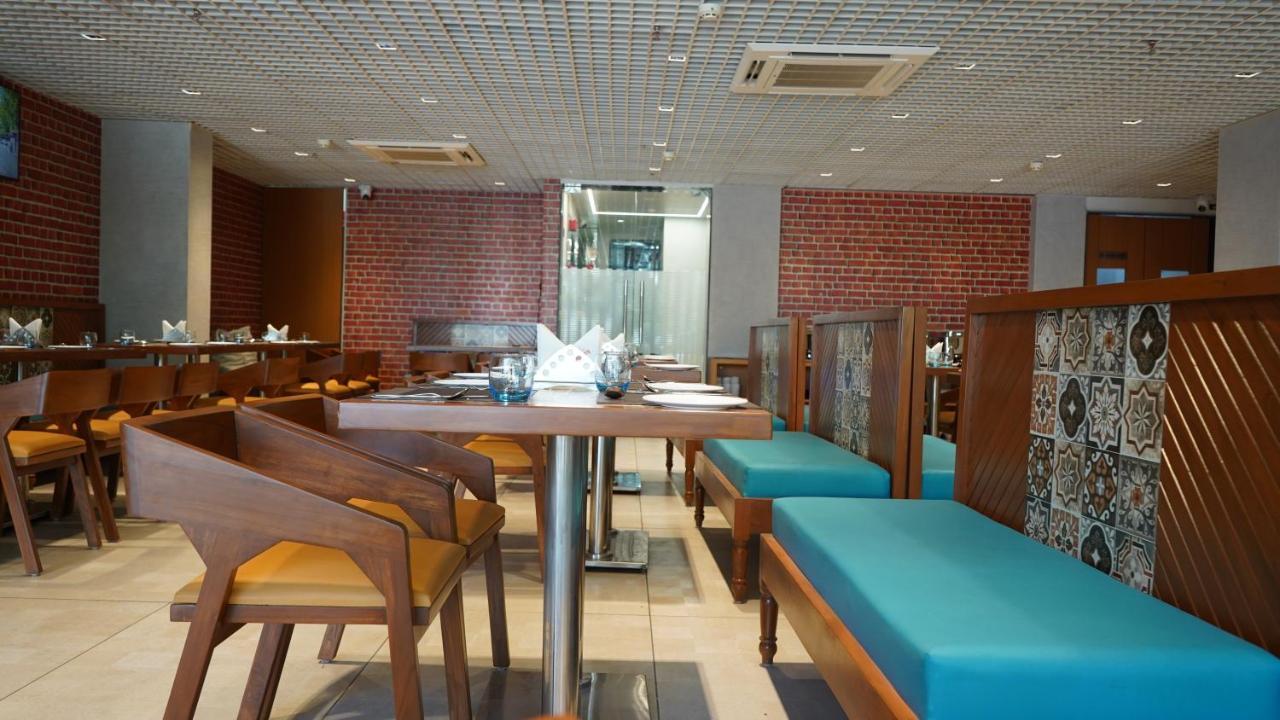 Purple Beds By Vits Dwarkesh, Surat Hotell Salabatpura Eksteriør bilde