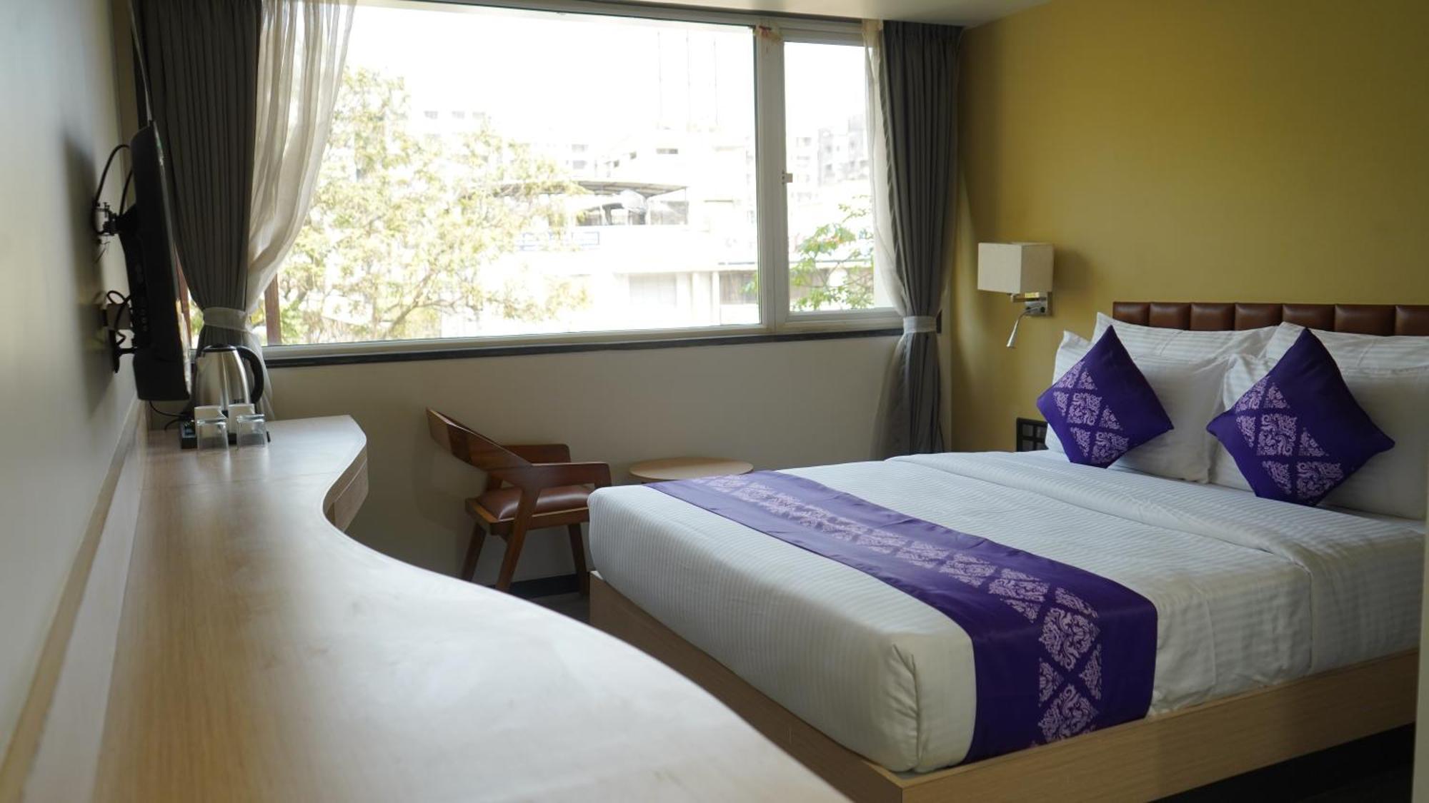 Purple Beds By Vits Dwarkesh, Surat Hotell Salabatpura Eksteriør bilde