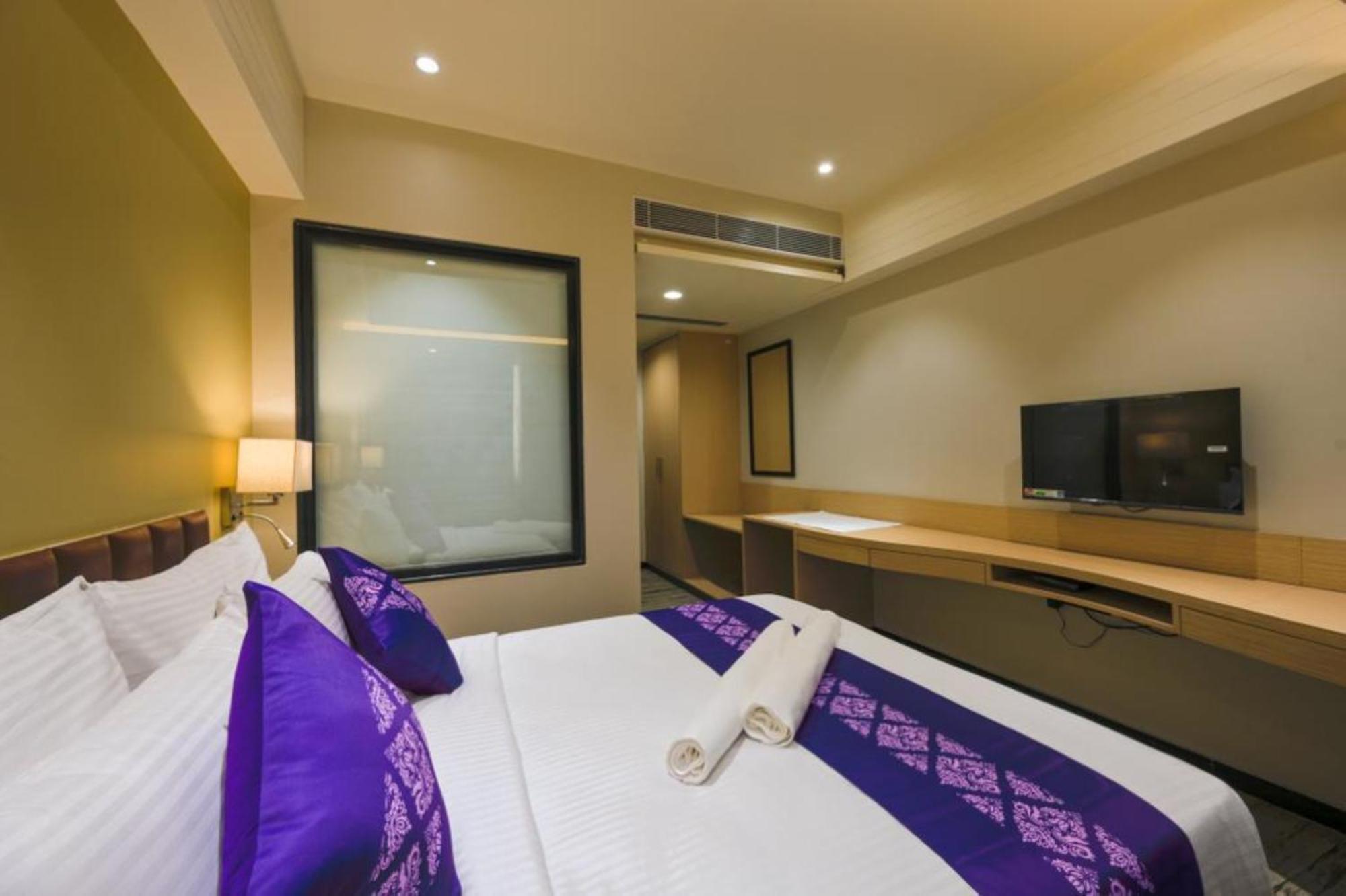 Purple Beds By Vits Dwarkesh, Surat Hotell Salabatpura Eksteriør bilde